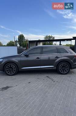 Позашляховик / Кросовер Audi Q7 2015 в 