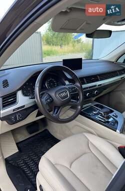 Позашляховик / Кросовер Audi Q7 2015 в 
