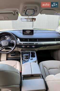 Позашляховик / Кросовер Audi Q7 2015 в 