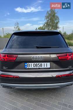 Позашляховик / Кросовер Audi Q7 2015 в 