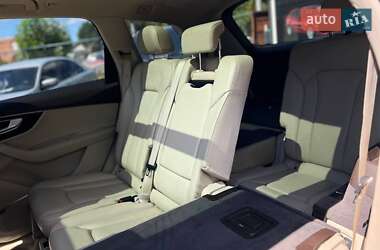Внедорожник / Кроссовер Audi Q7 2017 в 