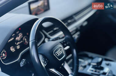 Внедорожник / Кроссовер Audi Q7 2017 в 