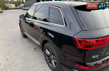 Внедорожник / Кроссовер Audi Q7 2016 в 