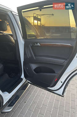 Позашляховик / Кросовер Audi Q7 2012 в 