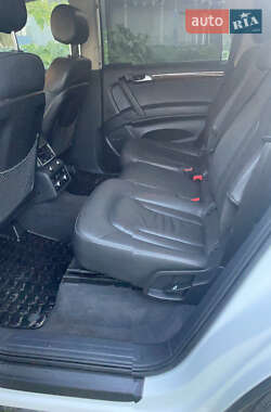 Позашляховик / Кросовер Audi Q7 2012 в 