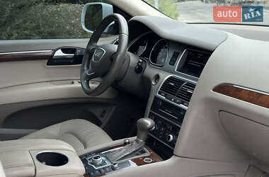 Внедорожник / Кроссовер Audi Q7 2012 в 