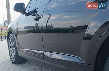 Внедорожник / Кроссовер Audi Q7 2017 в 