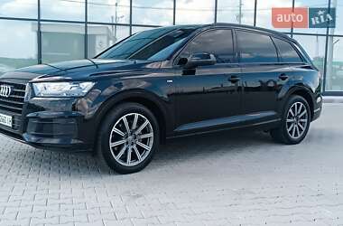 Внедорожник / Кроссовер Audi Q7 2017 в 