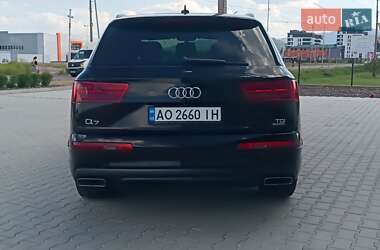 Внедорожник / Кроссовер Audi Q7 2017 в 