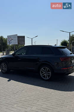 Внедорожник / Кроссовер Audi Q7 2017 в 