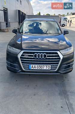 Внедорожник / Кроссовер Audi Q7 2018 в 