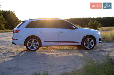 Внедорожник / Кроссовер Audi Q7 2017 в 