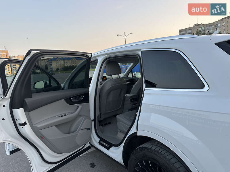 Внедорожник / Кроссовер Audi Q7 2018 в Каменец-Подольском