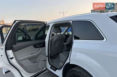 Внедорожник / Кроссовер Audi Q7 2018 в 