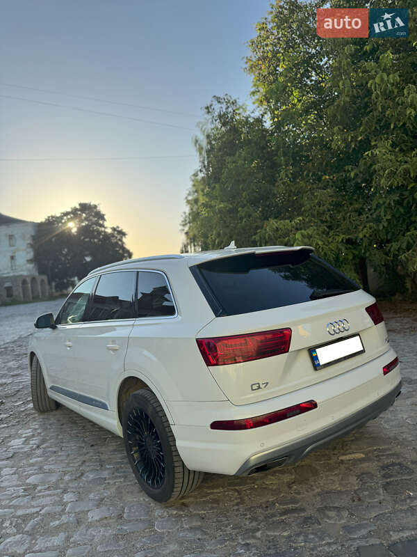 Внедорожник / Кроссовер Audi Q7 2018 в Каменец-Подольском