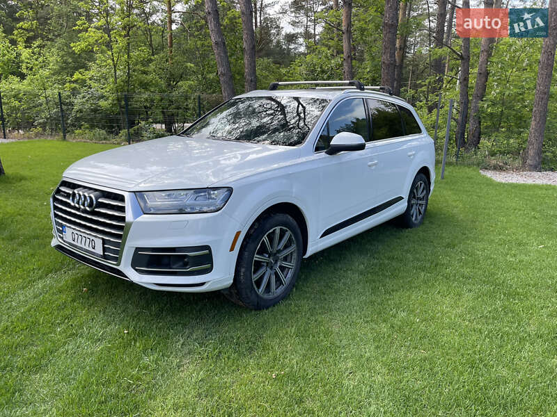 Внедорожник / Кроссовер Audi Q7 2017 в Гореничах