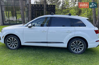 Внедорожник / Кроссовер Audi Q7 2017 в 