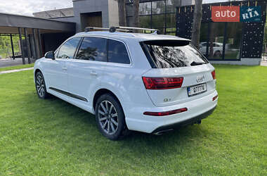 Внедорожник / Кроссовер Audi Q7 2017 в 