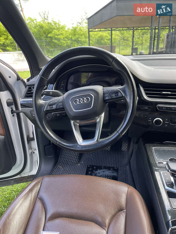 Внедорожник / Кроссовер Audi Q7 2017 в Гореничах