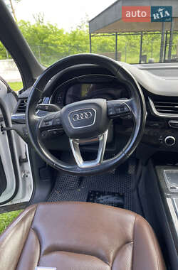 Внедорожник / Кроссовер Audi Q7 2017 в 