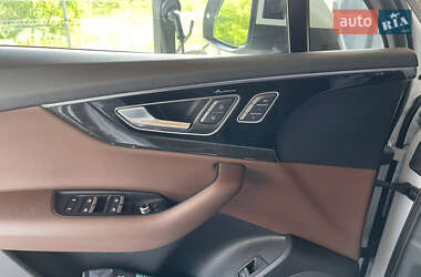 Внедорожник / Кроссовер Audi Q7 2017 в 