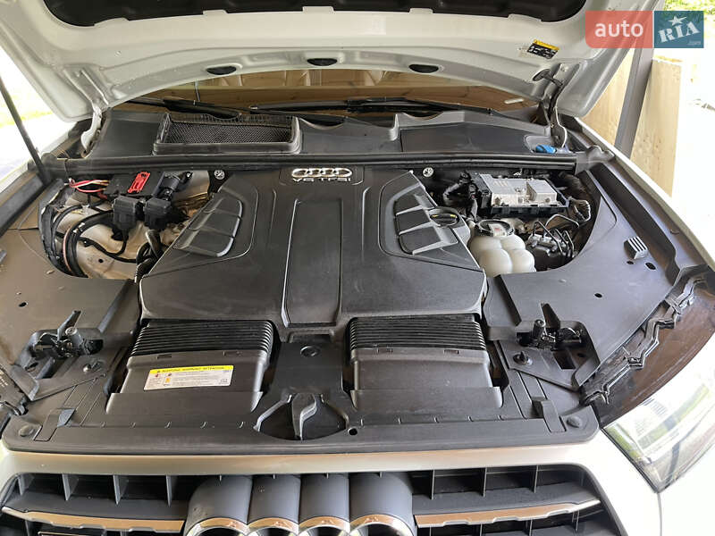 Внедорожник / Кроссовер Audi Q7 2017 в Гореничах