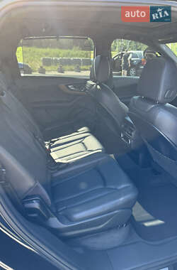 Внедорожник / Кроссовер Audi Q7 2016 в 