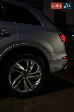 Внедорожник / Кроссовер Audi Q7 2022 в 
