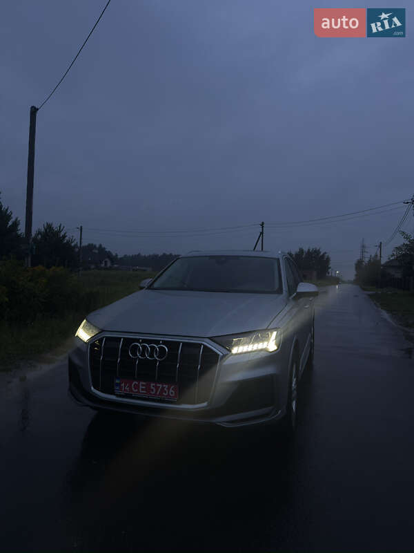 Внедорожник / Кроссовер Audi Q7 2022 в Новояворовске