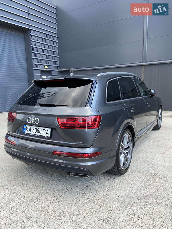 Позашляховик / Кросовер Audi Q7 2015 в Києві