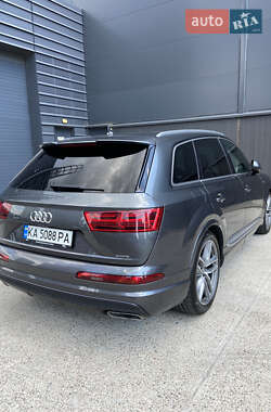 Внедорожник / Кроссовер Audi Q7 2015 в 