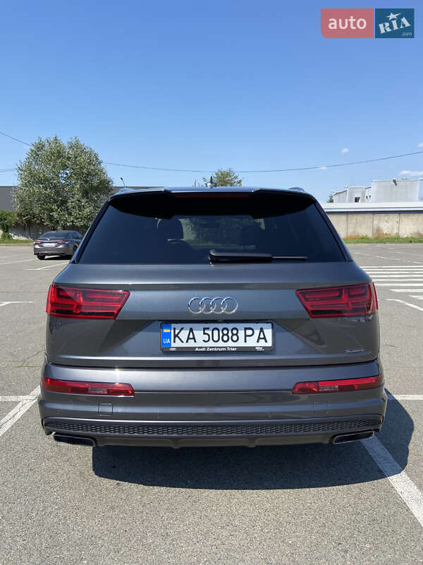 Позашляховик / Кросовер Audi Q7 2015 в Києві