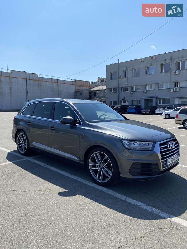 Позашляховик / Кросовер Audi Q7 2015 в Києві