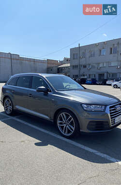 Внедорожник / Кроссовер Audi Q7 2015 в 