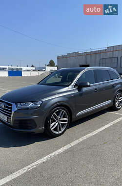 Внедорожник / Кроссовер Audi Q7 2015 в 