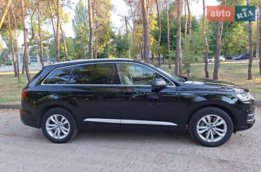 Внедорожник / Кроссовер Audi Q7 2017 в 