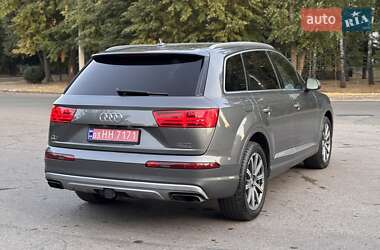 Внедорожник / Кроссовер Audi Q7 2017 в 
