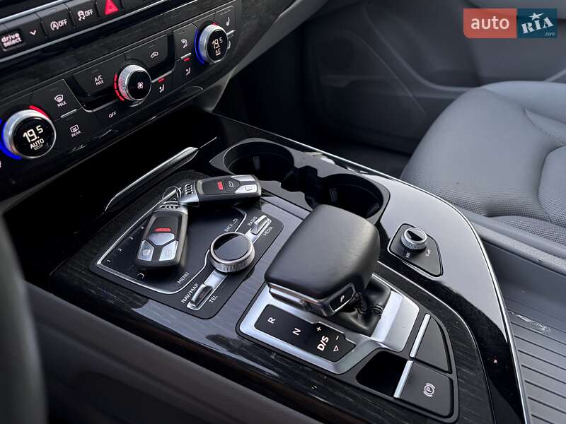 Внедорожник / Кроссовер Audi Q7 2017 в Киеве