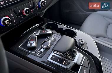 Внедорожник / Кроссовер Audi Q7 2017 в 