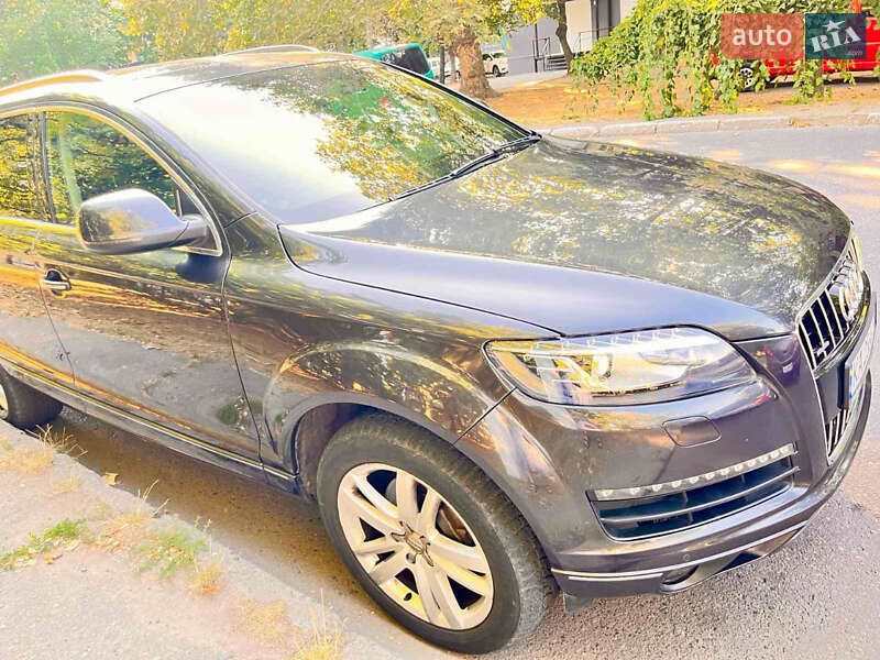 Внедорожник / Кроссовер Audi Q7 2013 в 