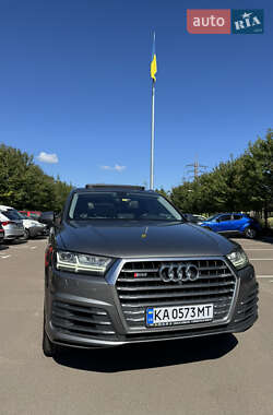 Внедорожник / Кроссовер Audi Q7 2016 в 