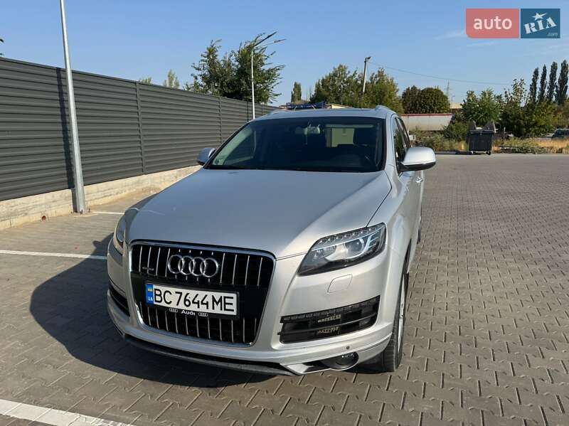 Позашляховик / Кросовер Audi Q7 2013 в 