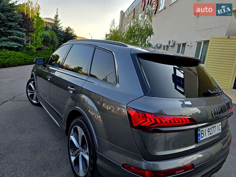 Позашляховик / Кросовер Audi Q7 2020 в Полтаві