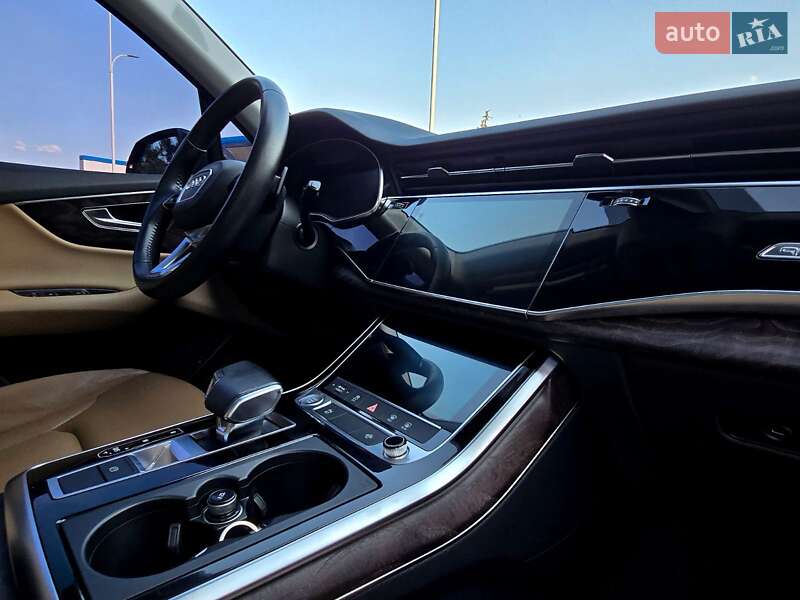 Позашляховик / Кросовер Audi Q7 2020 в Полтаві