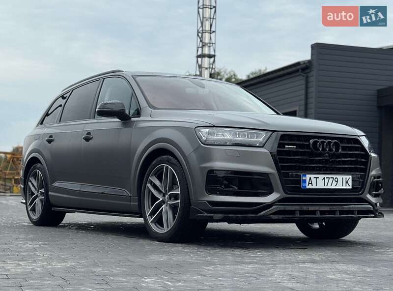 Внедорожник / Кроссовер Audi Q7 2015 в 