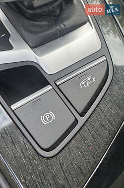 Внедорожник / Кроссовер Audi Q7 2015 в 