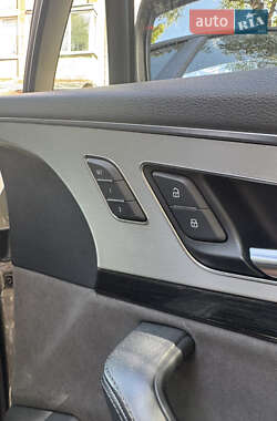 Внедорожник / Кроссовер Audi Q7 2015 в 