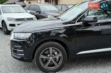 Внедорожник / Кроссовер Audi Q7 2016 в 