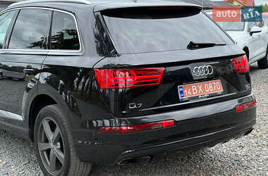Внедорожник / Кроссовер Audi Q7 2016 в 