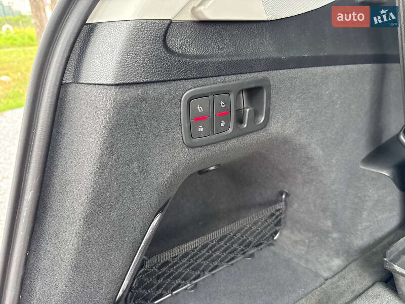 Позашляховик / Кросовер Audi Q7 2016 в Стрию
